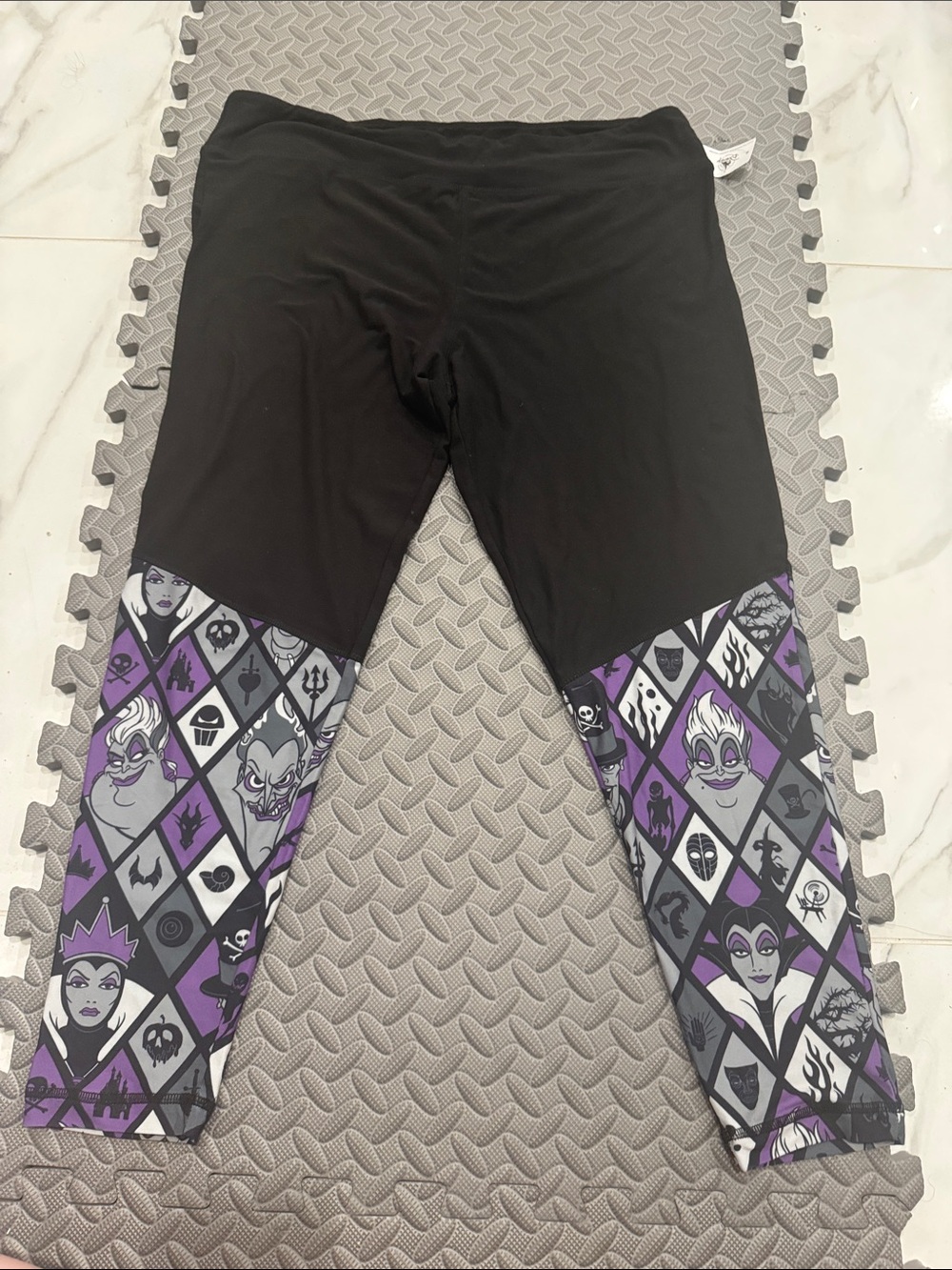 Black & Purple Disney Villain Patterned Capri Leggings